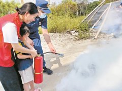 萌娃“零间隔”学消防